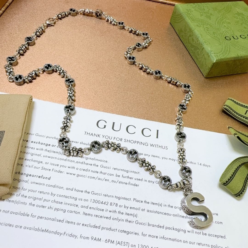 G*u*i necklaces
